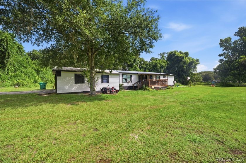 Located on a 0.19-acre corner lot in Floral City, this - photo 5