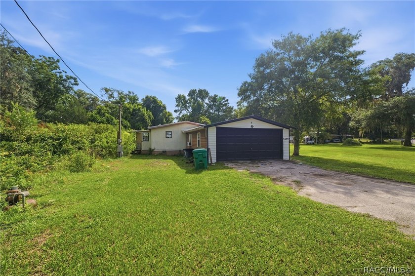 Located on a 0.19-acre corner lot in Floral City, this - photo 6