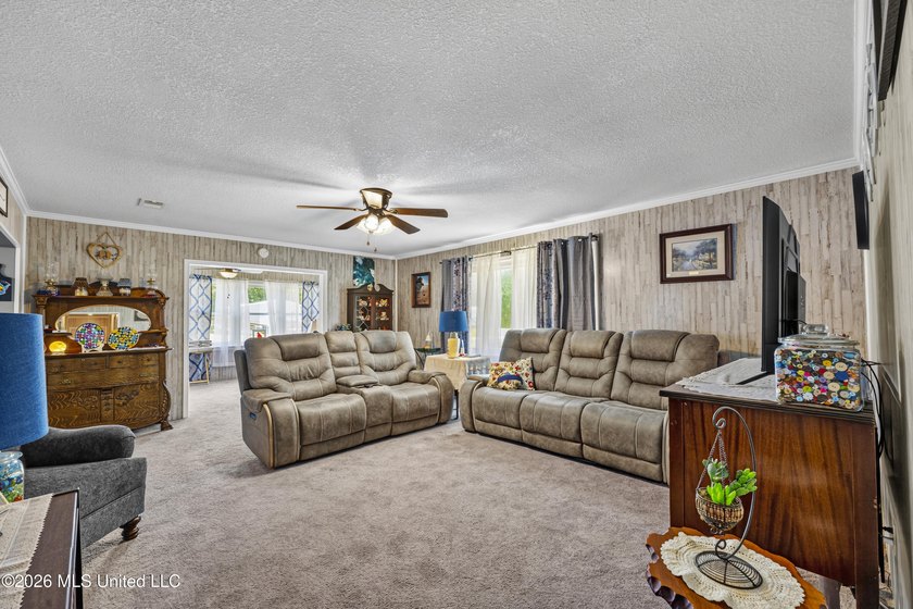 Charming 2-bedroom, 1-bath cottage in the highly sought-after - photo 6