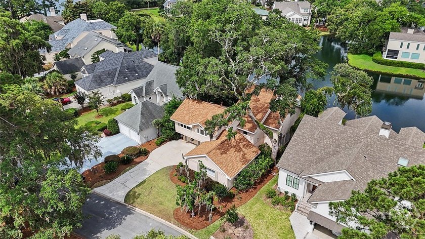 Welcome to *The Tree House* - a truly one-of-a-kind home nestled - photo 3