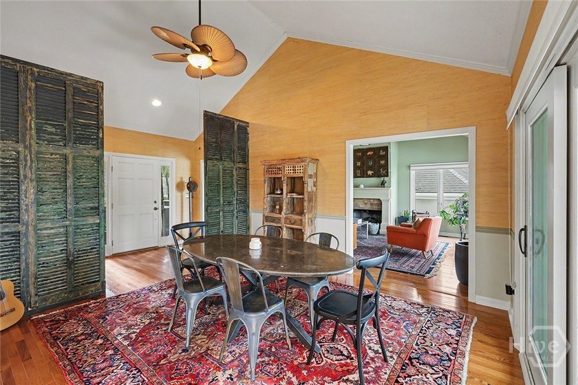 Welcome to *The Tree House* - a truly one-of-a-kind home nestled - photo 9
