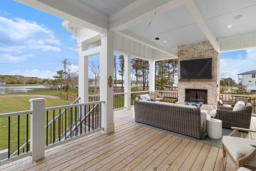 This expansive six-bedroom, six-bathroom estate in The Peninsula - photo 22