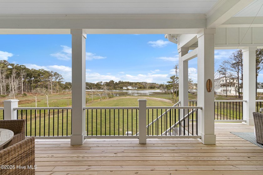This expansive six-bedroom, six-bathroom estate in The Peninsula - photo 23