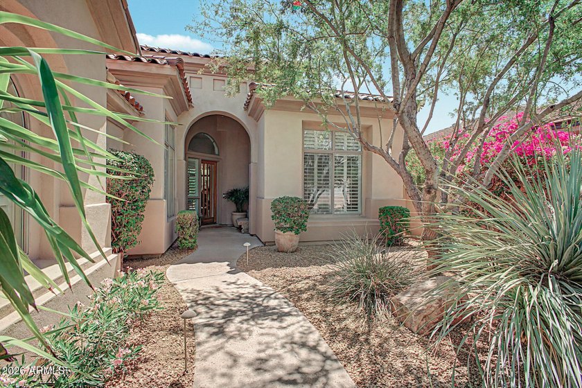 Stunning Remodeled Home Situated on a prime lot in Halcon at - photo 4