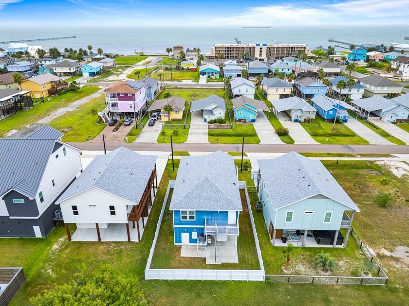 Charming Coastal Living in Rockport-Sold Furnished! Picture - photo 27
