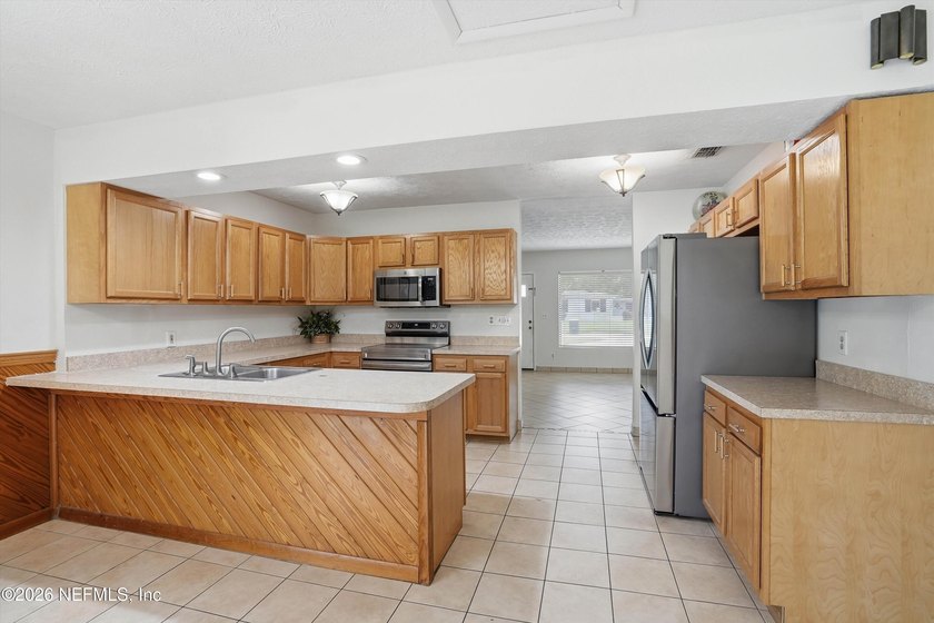 Welcome to this beautifully maintained 4-bedroom, 2-bath home in - photo 8