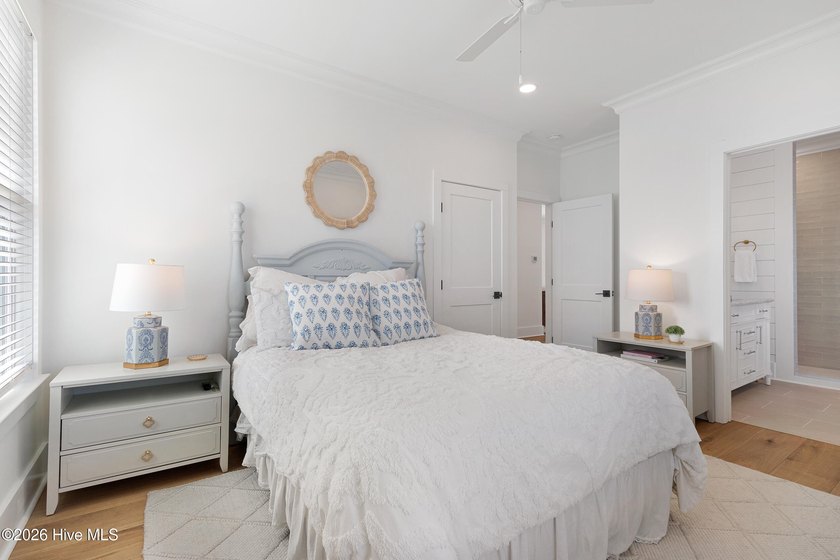 This expansive six-bedroom, six-bathroom estate in The Peninsula - photo 33