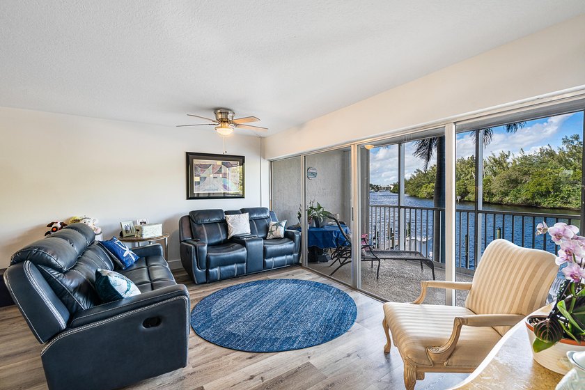 Enjoy breathtaking views of the Hillsboro River and natural - photo 4