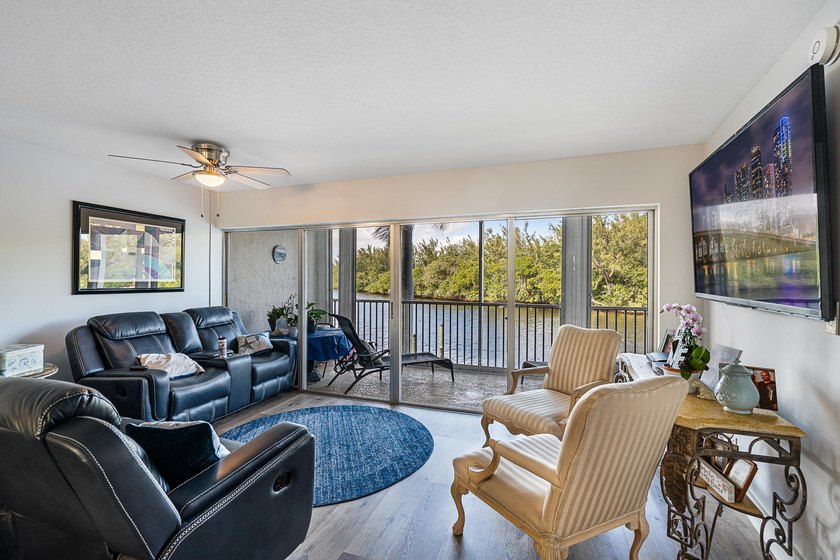 Enjoy breathtaking views of the Hillsboro River and natural - photo 8