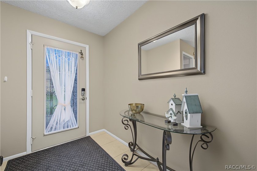 You'll love this beautifully maintained, furnished, 2-bedroom - photo 8