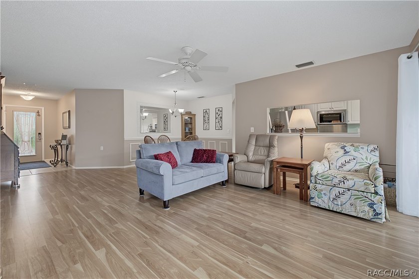 You'll love this beautifully maintained, furnished, 2-bedroom - photo 9
