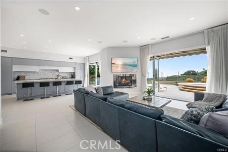 Welcome to a beautifully remodeled and fully furnished - photo 24