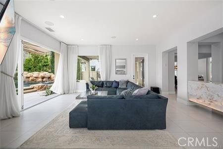 Welcome to a beautifully remodeled and fully furnished - photo 25