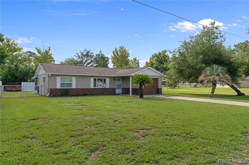 Move-in ready and full of charm, this well-maintained 2-bedroom - photo 2