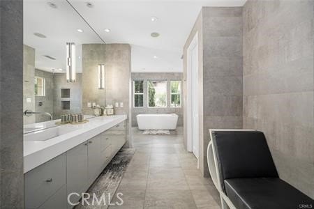 Welcome to a beautifully remodeled and fully furnished - photo 43