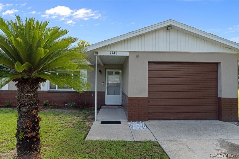 Move-in ready and full of charm, this well-maintained 2-bedroom - photo 4
