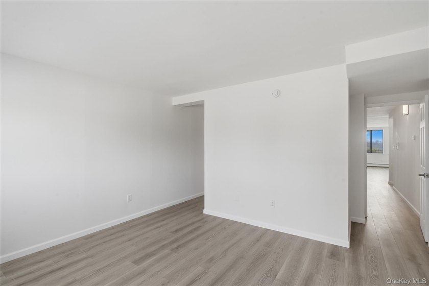 Contemporary Waterfront Condominium with Manhattan Views in - photo 11