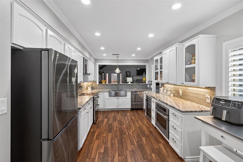 From the moment you walk in, this beautiful home is sure to - photo 12