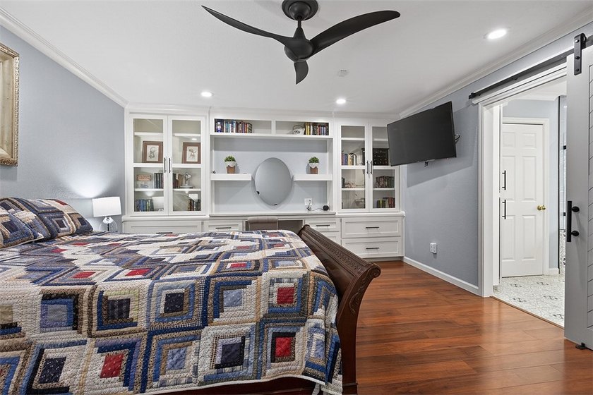 From the moment you walk in, this beautiful home is sure to - photo 19