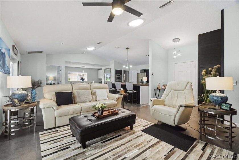 This recently updated interior and decor, well-maintained 3-bed - photo 10