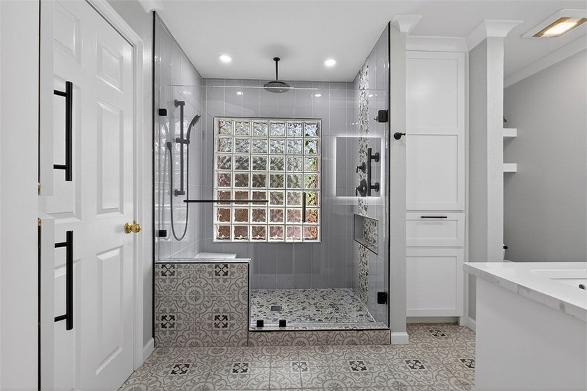 From the moment you walk in, this beautiful home is sure to - photo 22