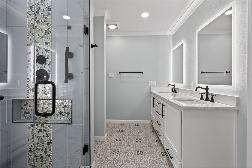 From the moment you walk in, this beautiful home is sure to - photo 23