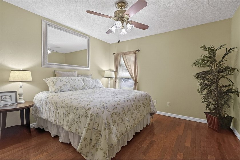 From the moment you walk in, this beautiful home is sure to - photo 28