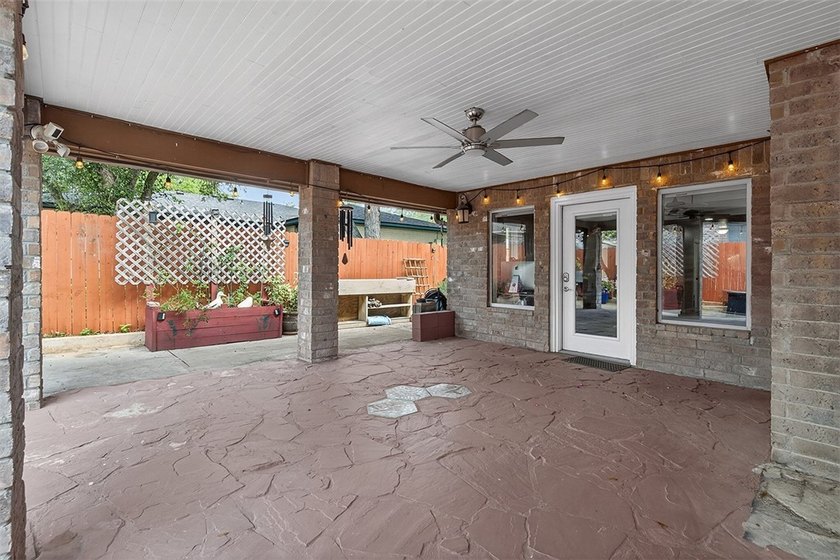 From the moment you walk in, this beautiful home is sure to - photo 30