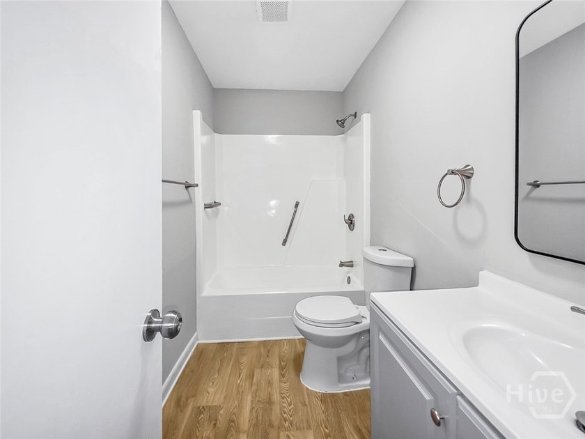 Come home to this recently renovated, all-brick, move-in-ready - photo 33