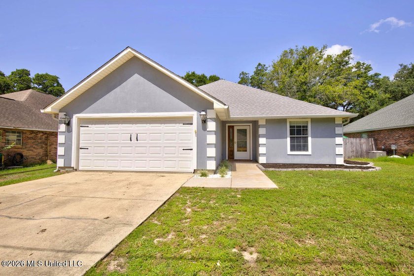 Welcome HOME! This well-maintained 3-bedroom, 2-bath home offers - photo 2