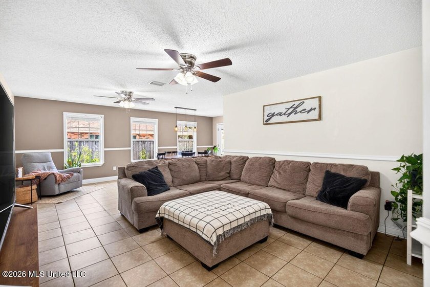Welcome HOME! This well-maintained 3-bedroom, 2-bath home offers - photo 4