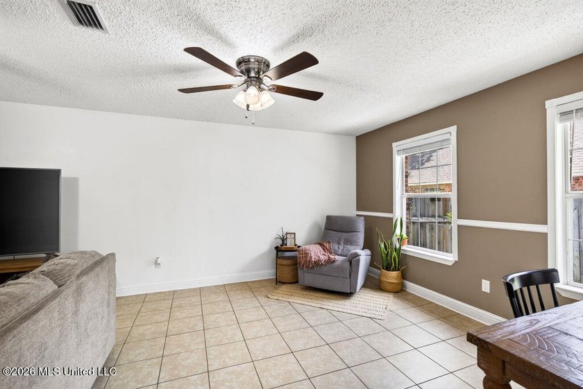 Welcome HOME! This well-maintained 3-bedroom, 2-bath home offers - photo 9