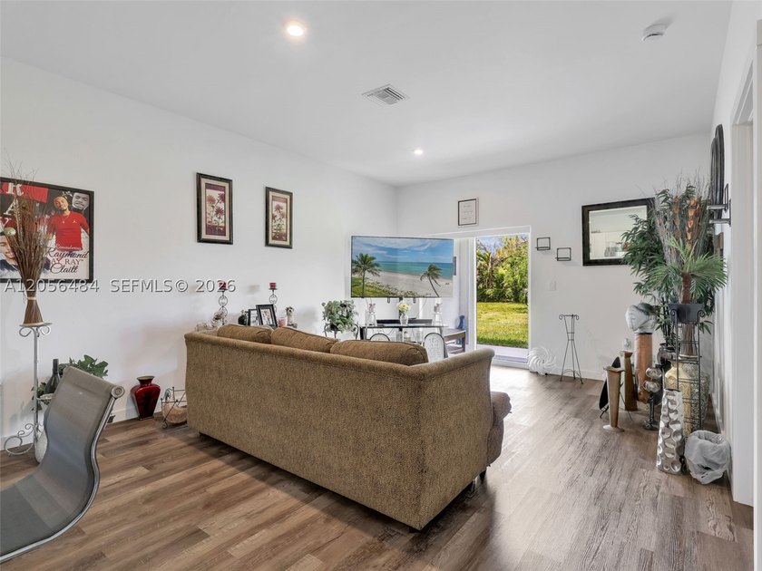 Investor Opportunity with Immediate Cash Flow! Fully leased - photo 10
