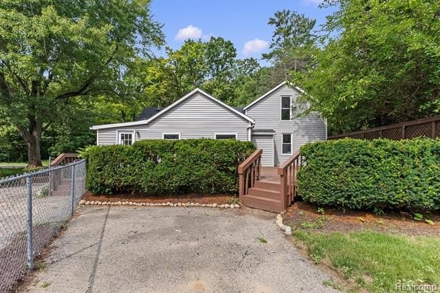 Charming ranch on 1.5 acres in Clarkston - 420 N Baldwin. This - photo 4
