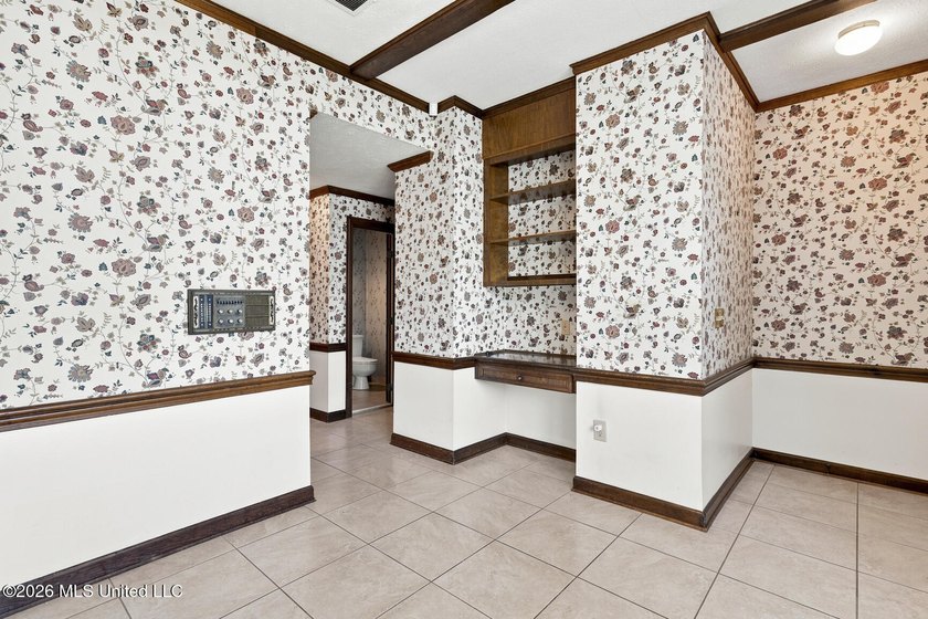 Welcome to 1025 Northpointe Drive in Jackson! This spacious - photo 11
