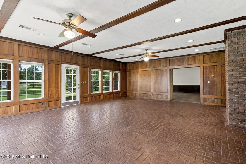Welcome to 1025 Northpointe Drive in Jackson! This spacious - photo 21