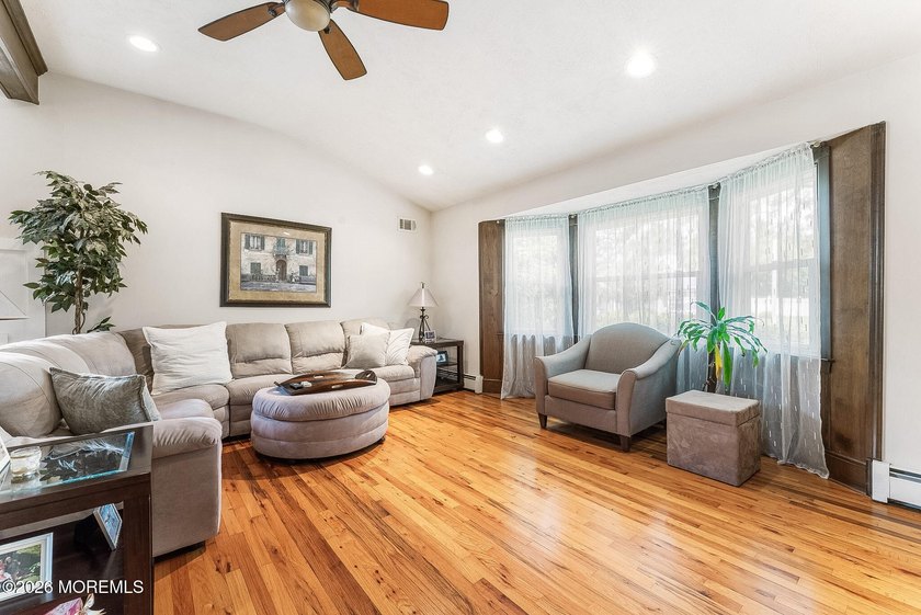 Coming Soon! Welcome to this beautifully maintained 4-bedroom - photo 21