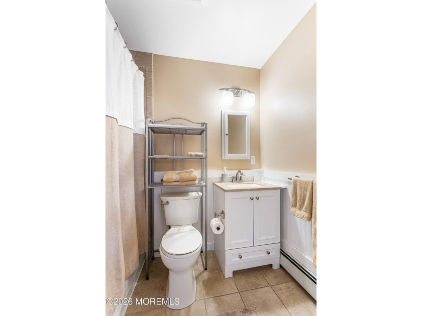 Coming Soon! Welcome to this beautifully maintained 4-bedroom - photo 24