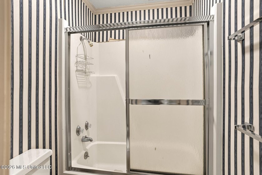 Welcome to 1025 Northpointe Drive in Jackson! This spacious - photo 32