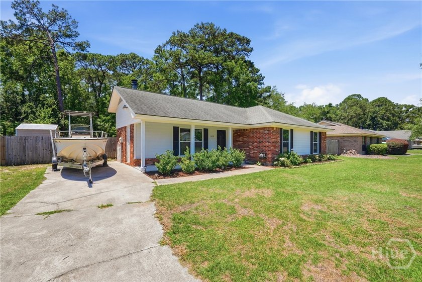 Super sweet Southside charmer! This fantastic home located on a - photo 3
