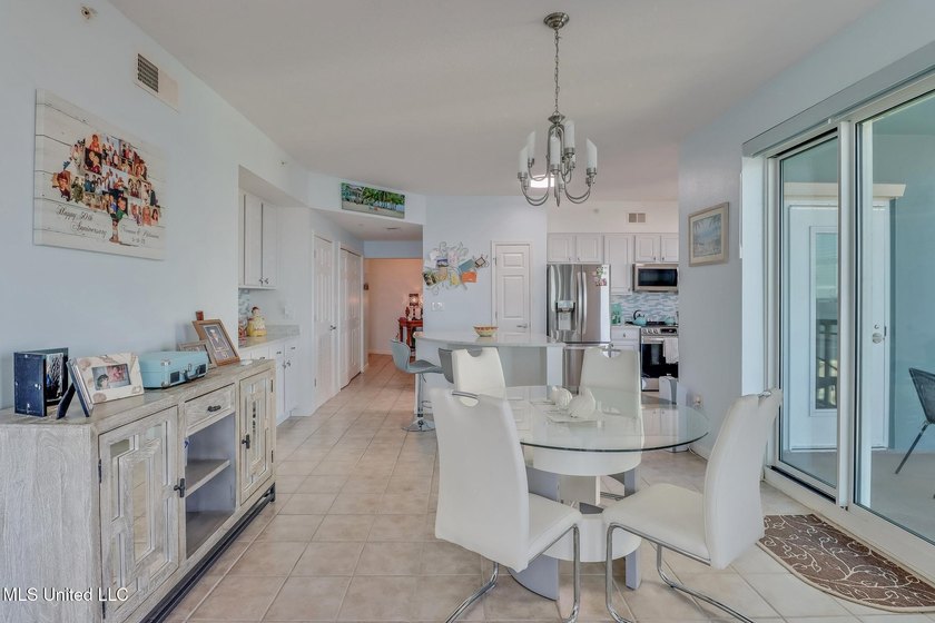 Fantastic Corner Unit at Legacy Condos! This beautiful 10th - photo 5