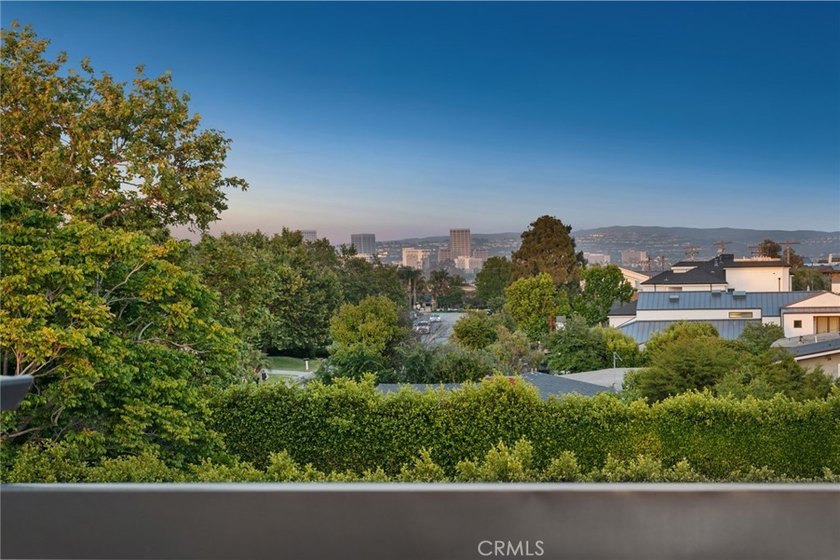 Nestled in the highly coveted Cliff Haven enclave of Newport - photo 38