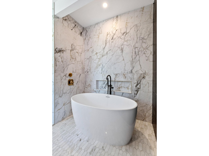 2 Henrietta Street is a beautifully preserved and recently - photo 15