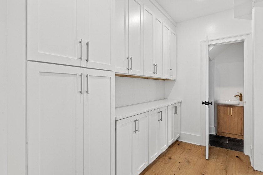 2 Henrietta Street is a beautifully preserved and recently - photo 21