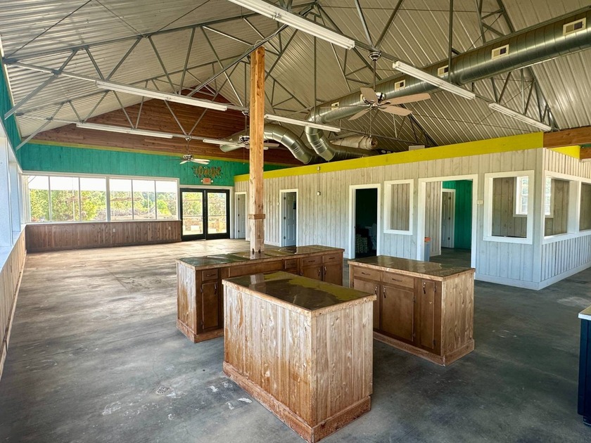 Are you in the market for a commercial property with unbeatable - photo 7