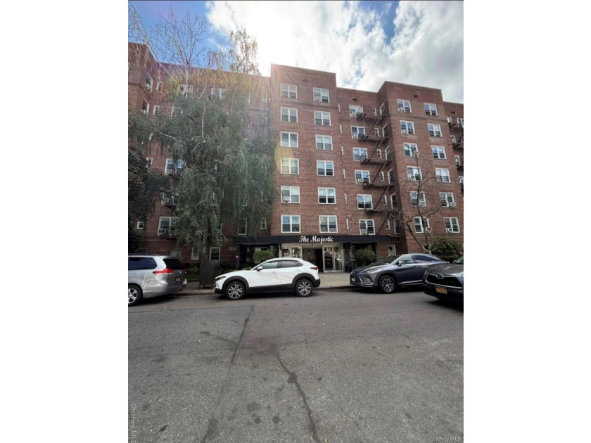 Beautiful well maintained unit in desirable Forest Hills - photo 13