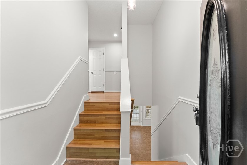 Nestled on a quiet, tree-lined street surrounded by mature trees - photo 2