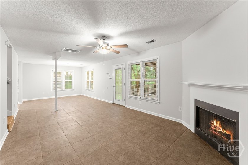Nestled on a quiet, tree-lined street surrounded by mature trees - photo 4