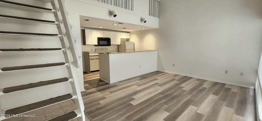 Welcome home to this charming, move-in-ready condo in Rivendell - photo 5