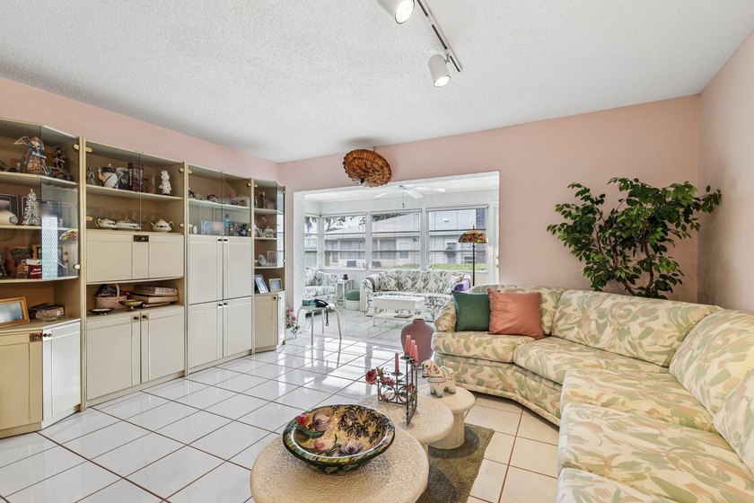 Welcome to this lovely, meticulously maintained 2-bedroom - photo 15